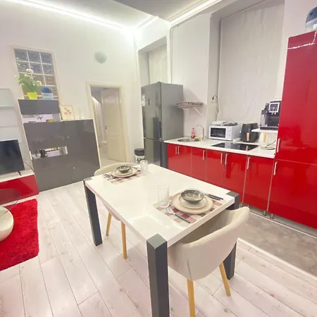 Yes, Yes! Lovely Good Amenities Center * 布达佩斯