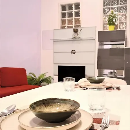 Yes, Yes! Lovely Good Amenities Center Appartement