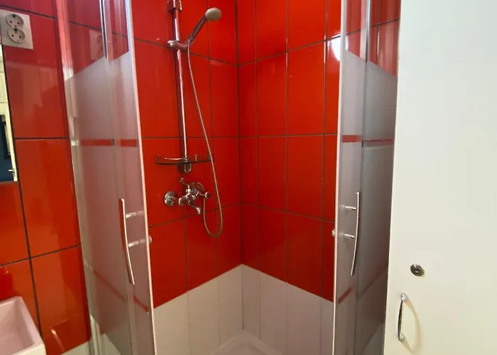 Yes, Yes! Lovely Good Amenities Center Apartman