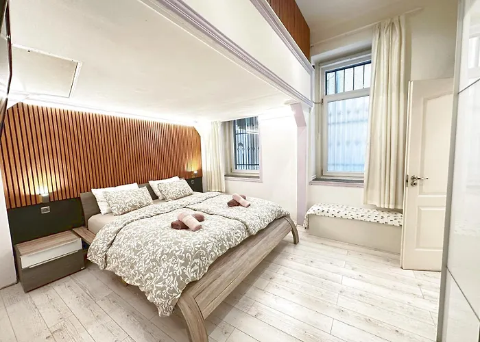 Yes, Yes! Lovely Good Amenities Center Apartman *